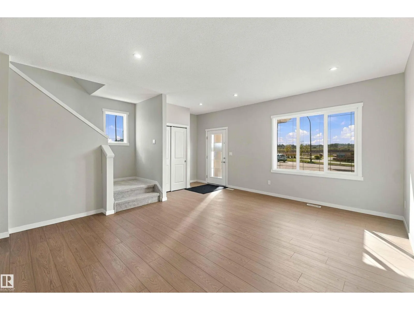 1256 MCLEOD AV