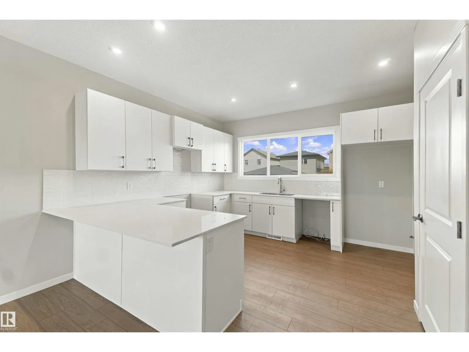 1256 MCLEOD AV
