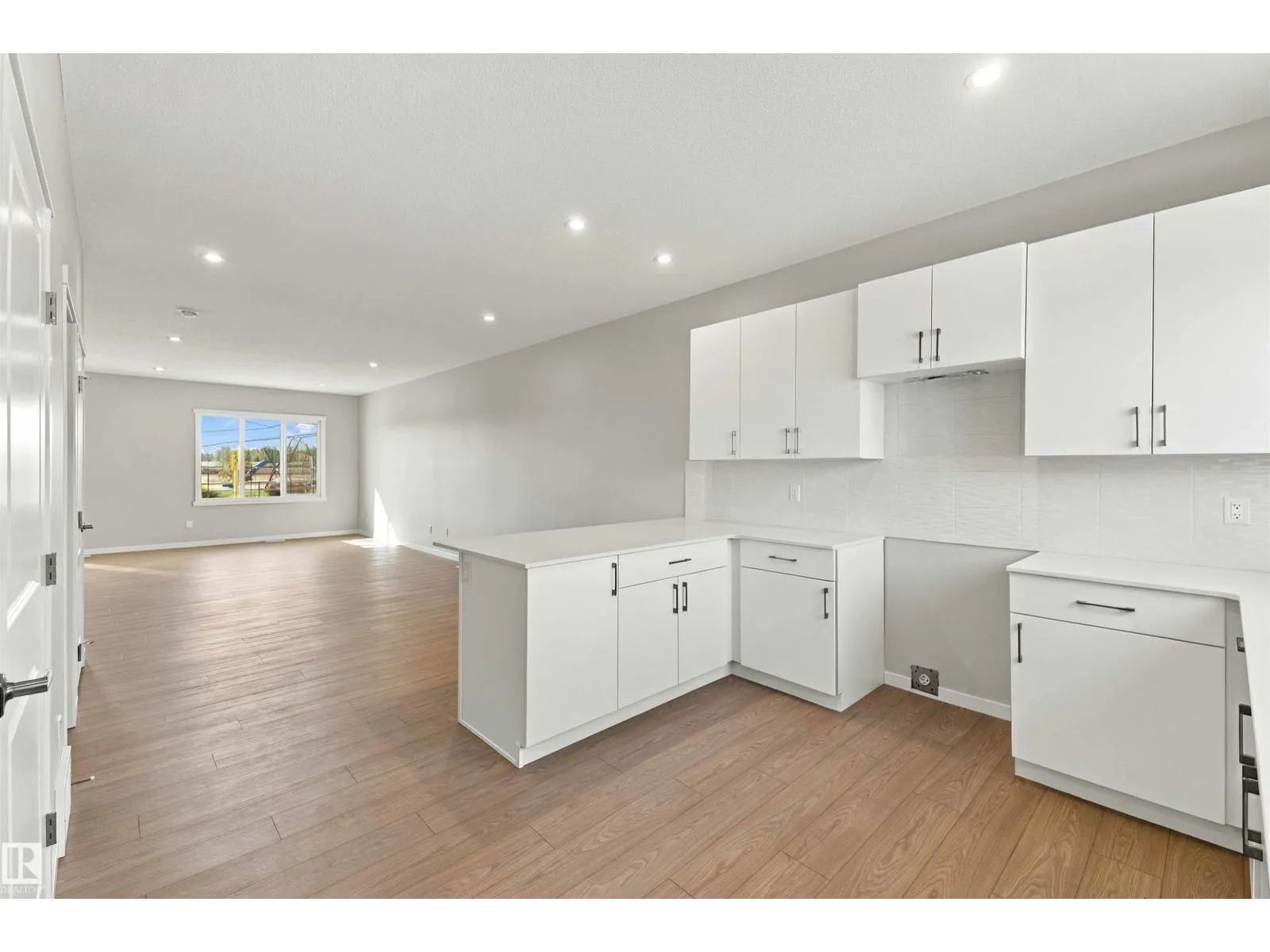 1256 MCLEOD AV