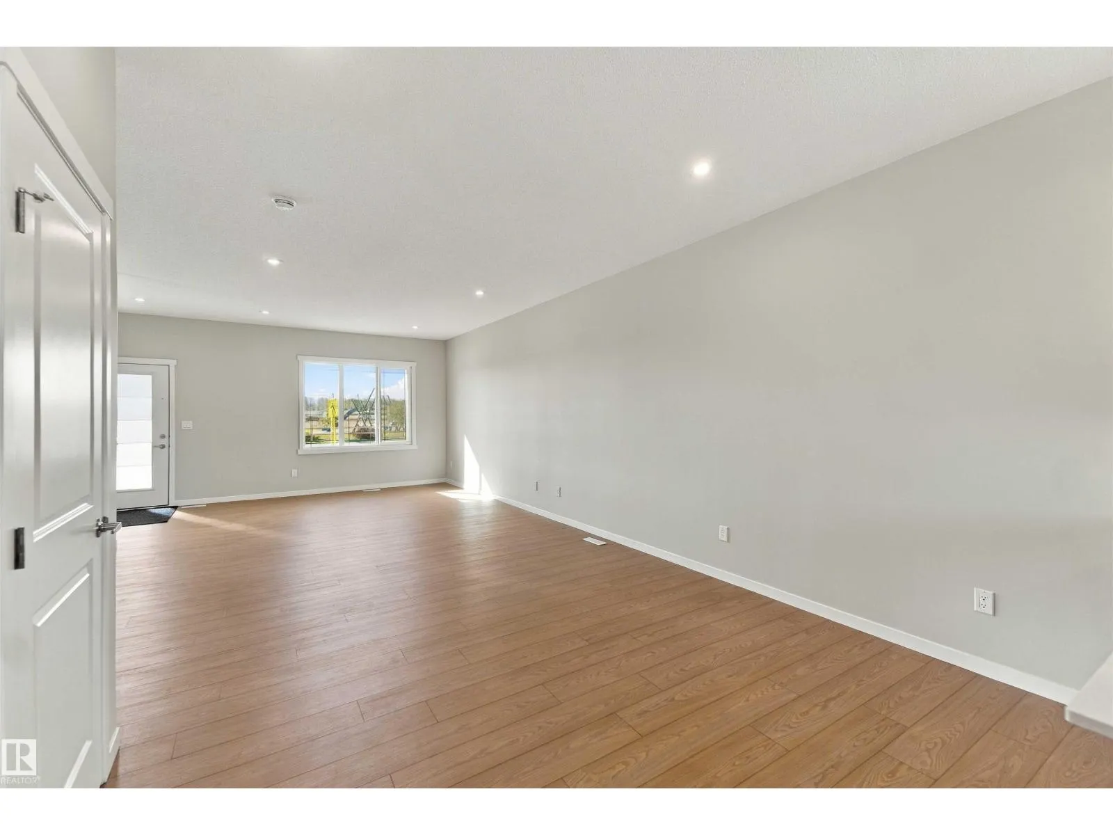 1256 MCLEOD AV