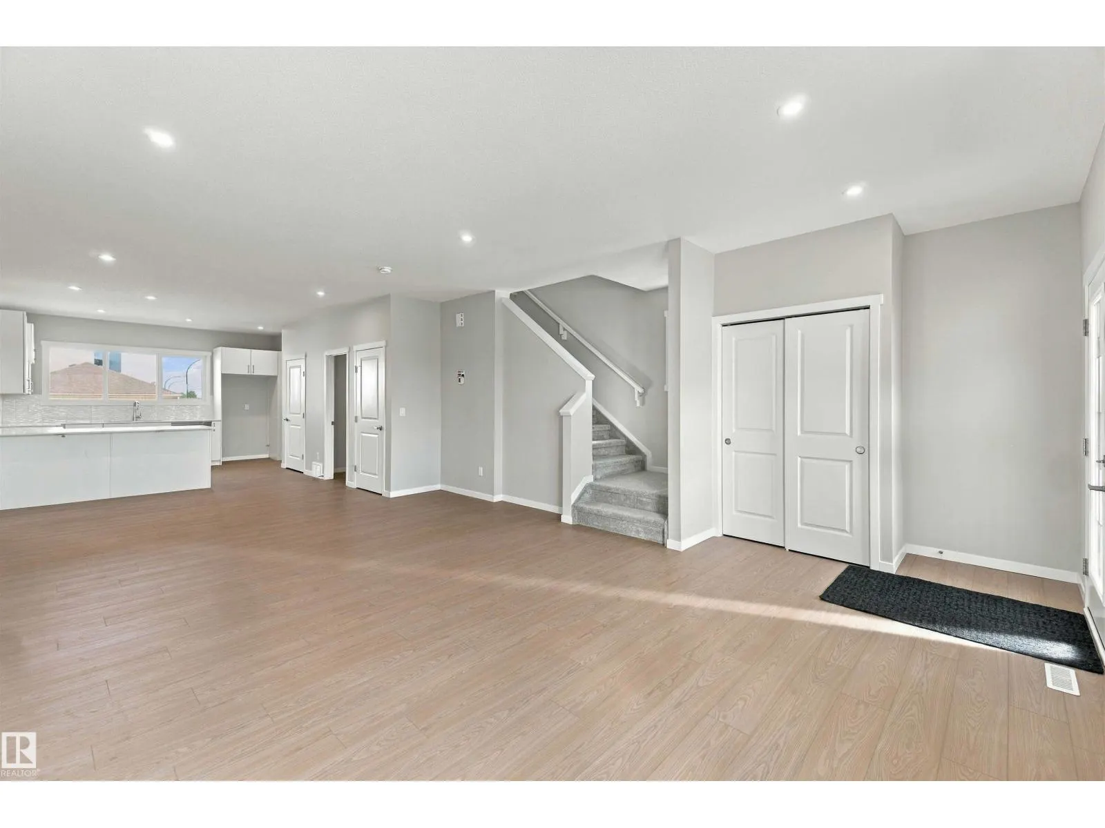 1256 MCLEOD AV
