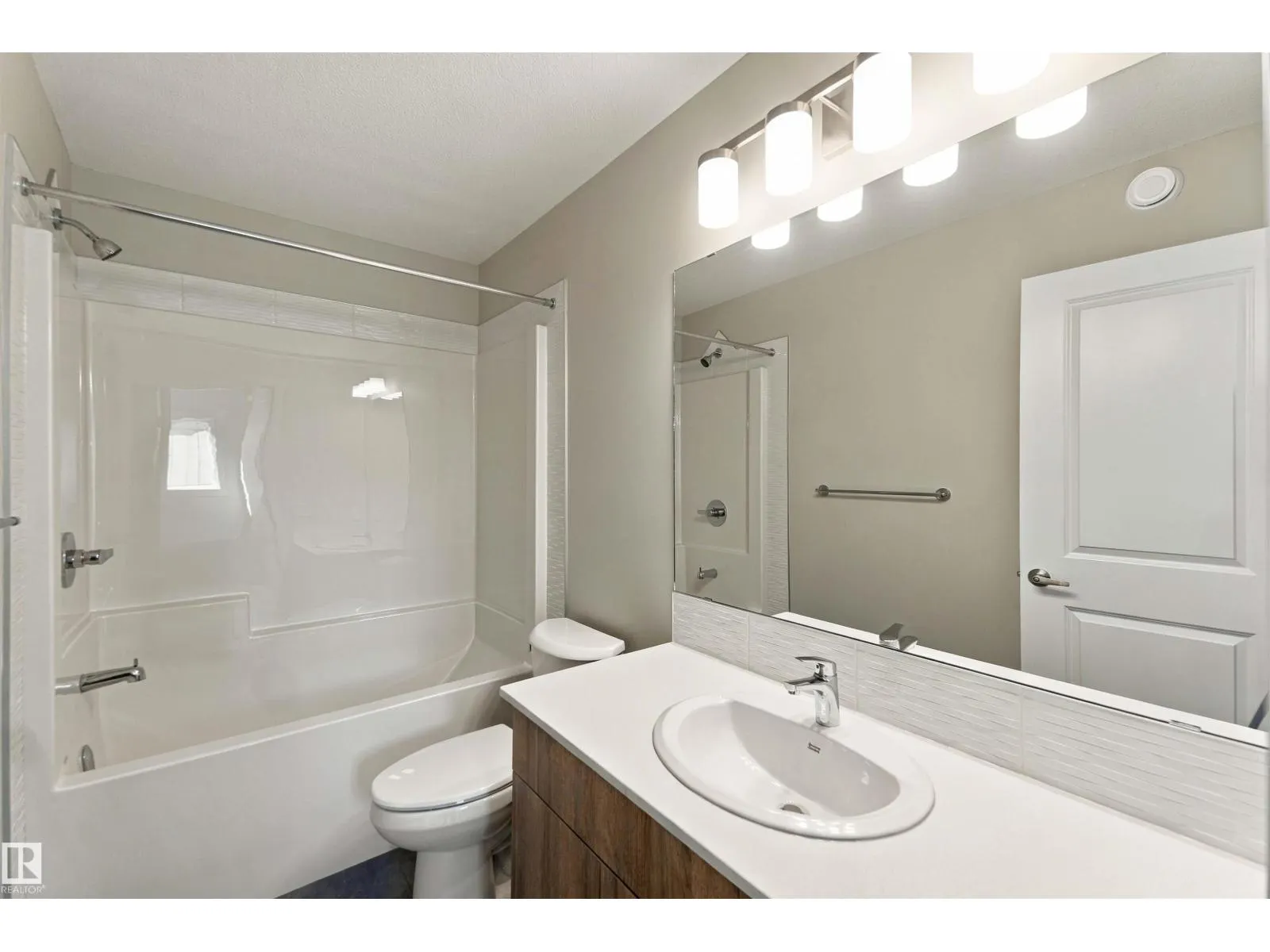 1256 MCLEOD AV