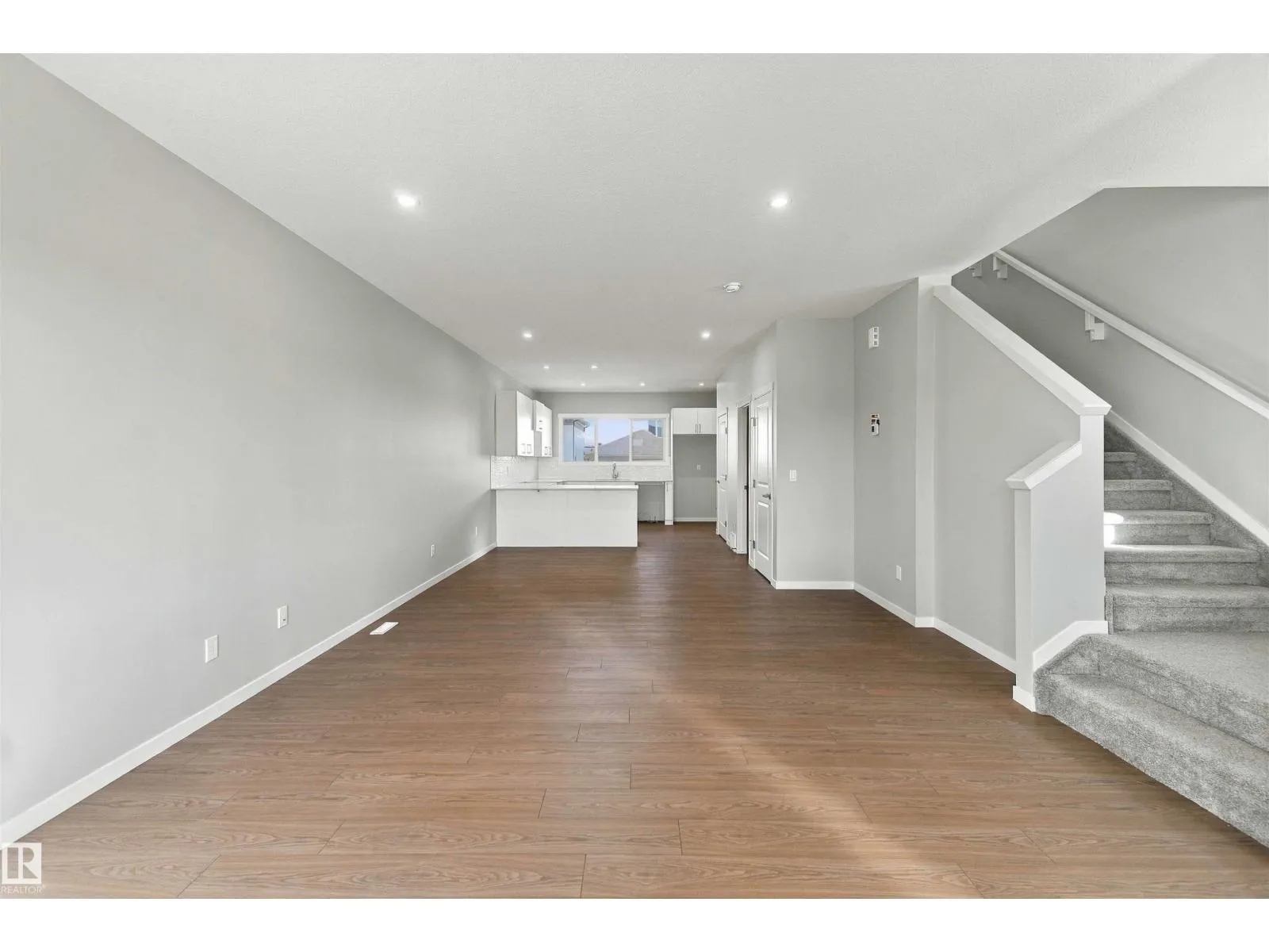 1256 MCLEOD AV
