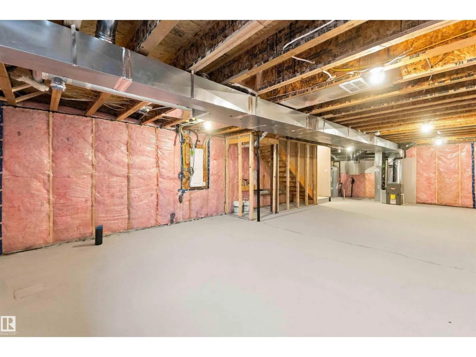 1256 MCLEOD AV