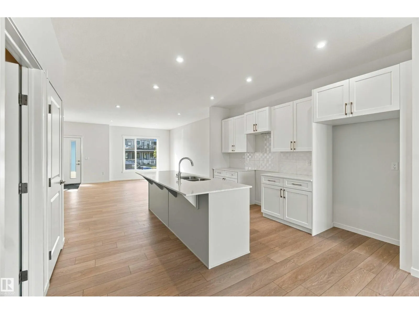 1242 MCLEOD AV
