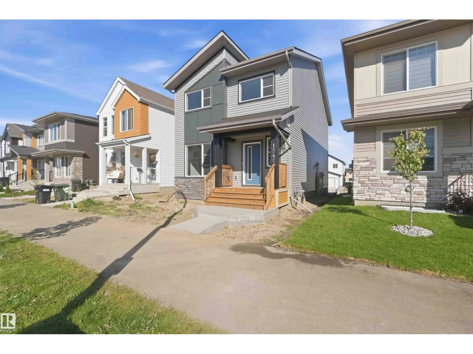 1242 MCLEOD AV