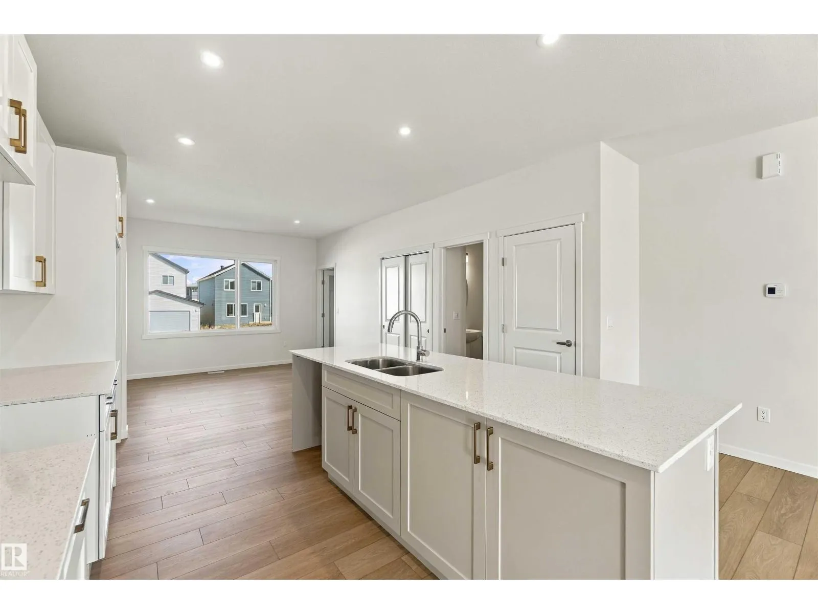 1242 MCLEOD AV