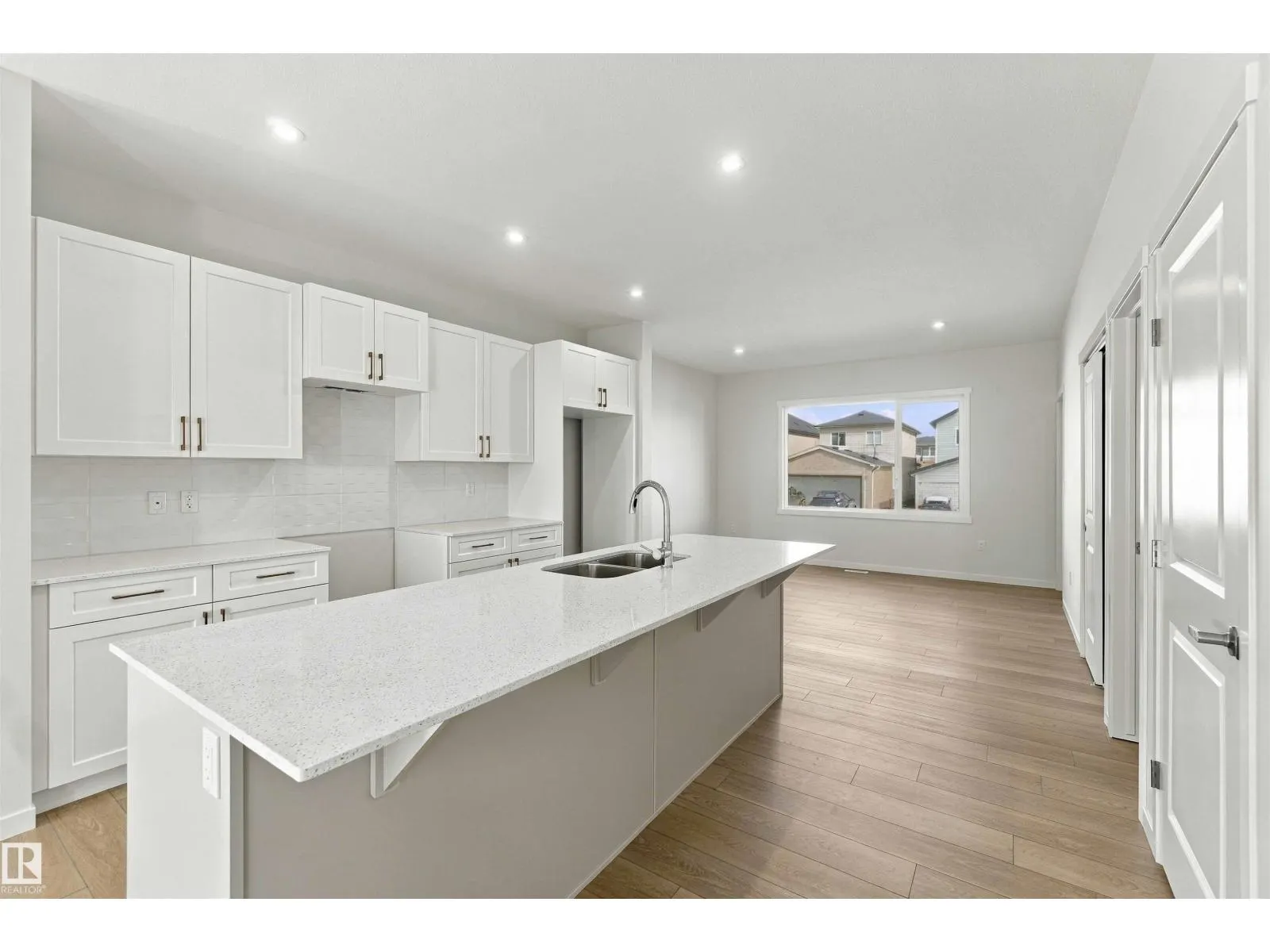 1242 MCLEOD AV