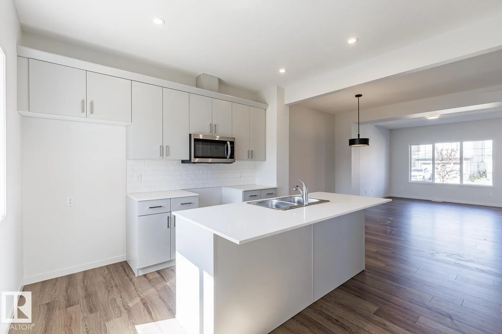 3611 TRIOMPHE BV