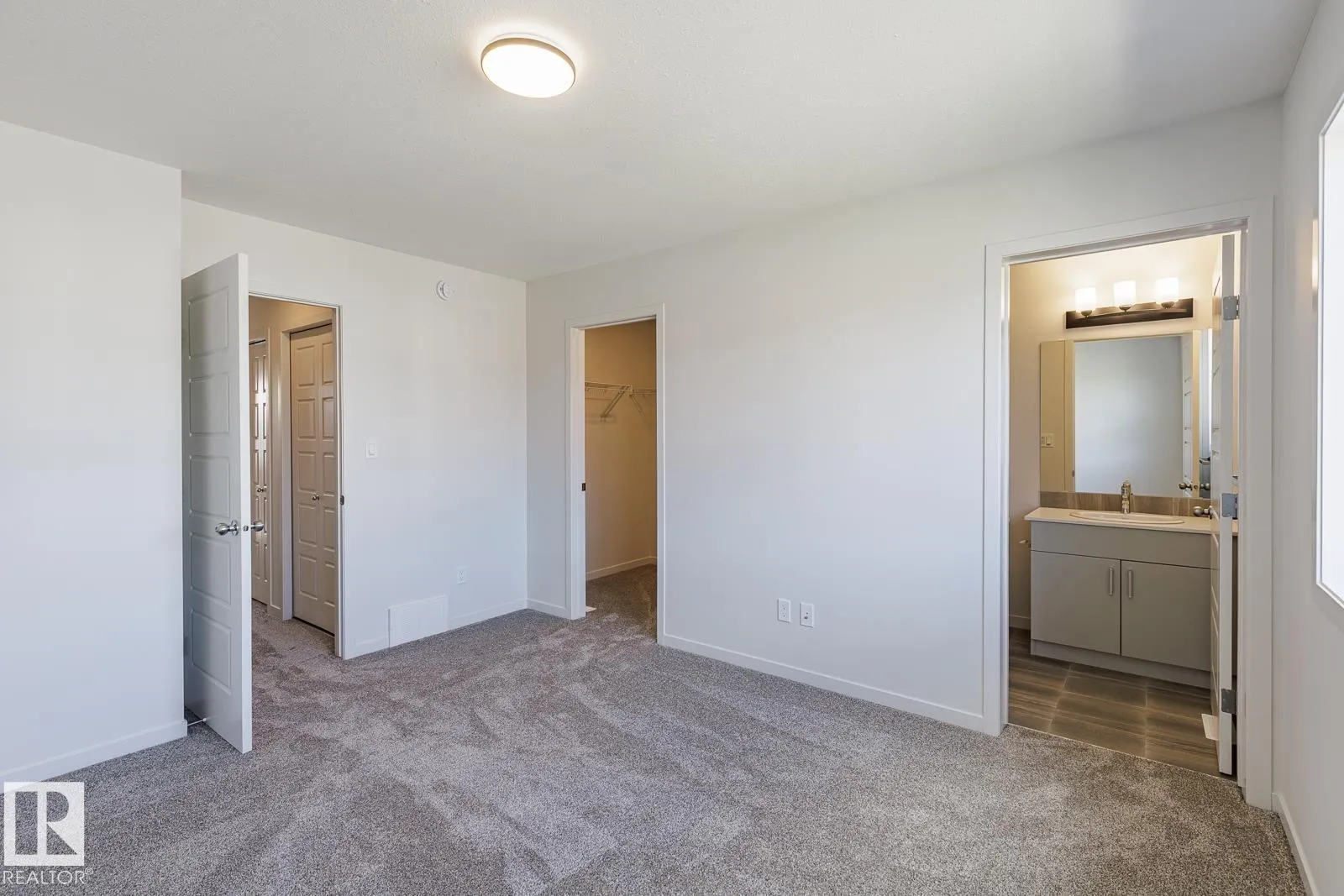 3611 TRIOMPHE BV