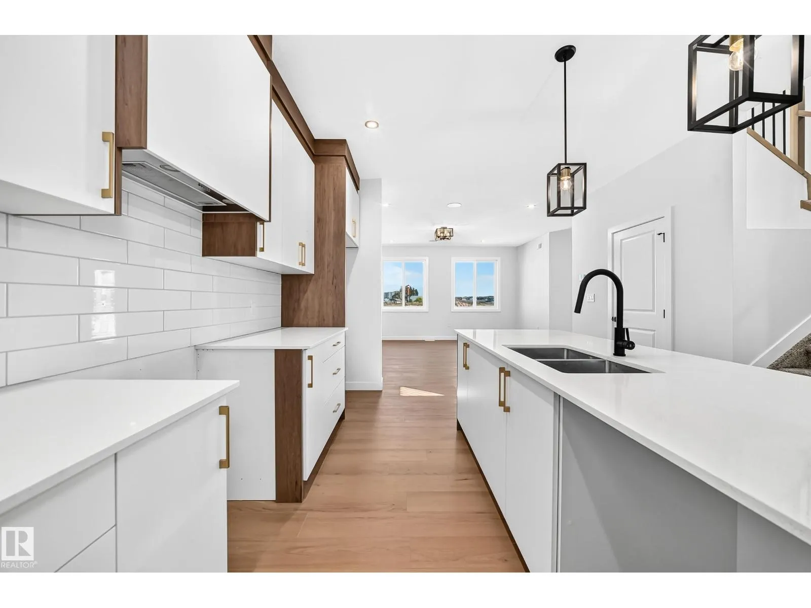9 TILIA PL