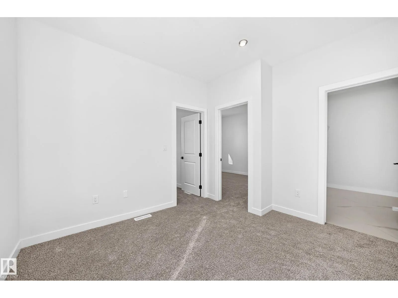 9 TILIA PL