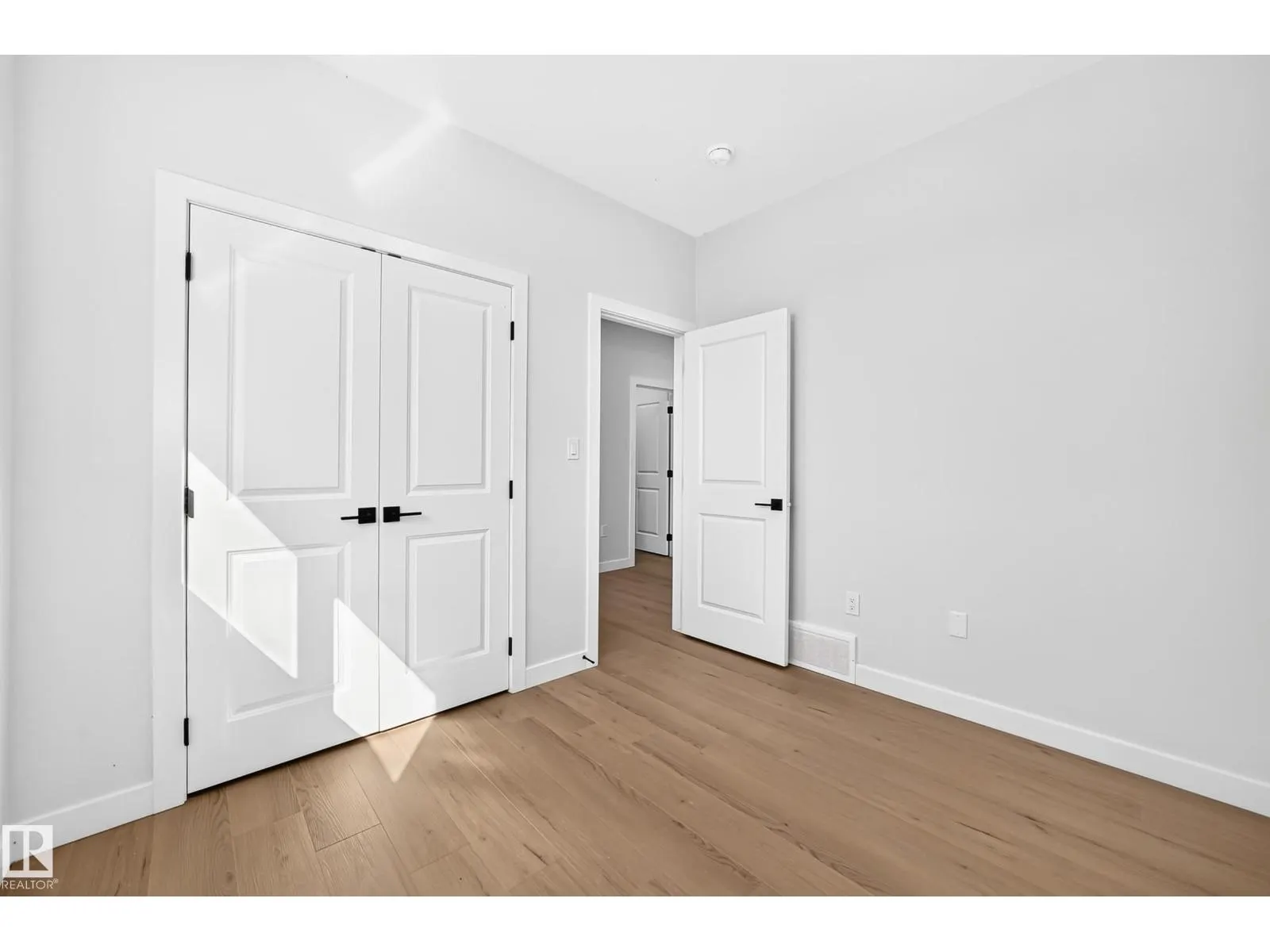 9 TILIA PL