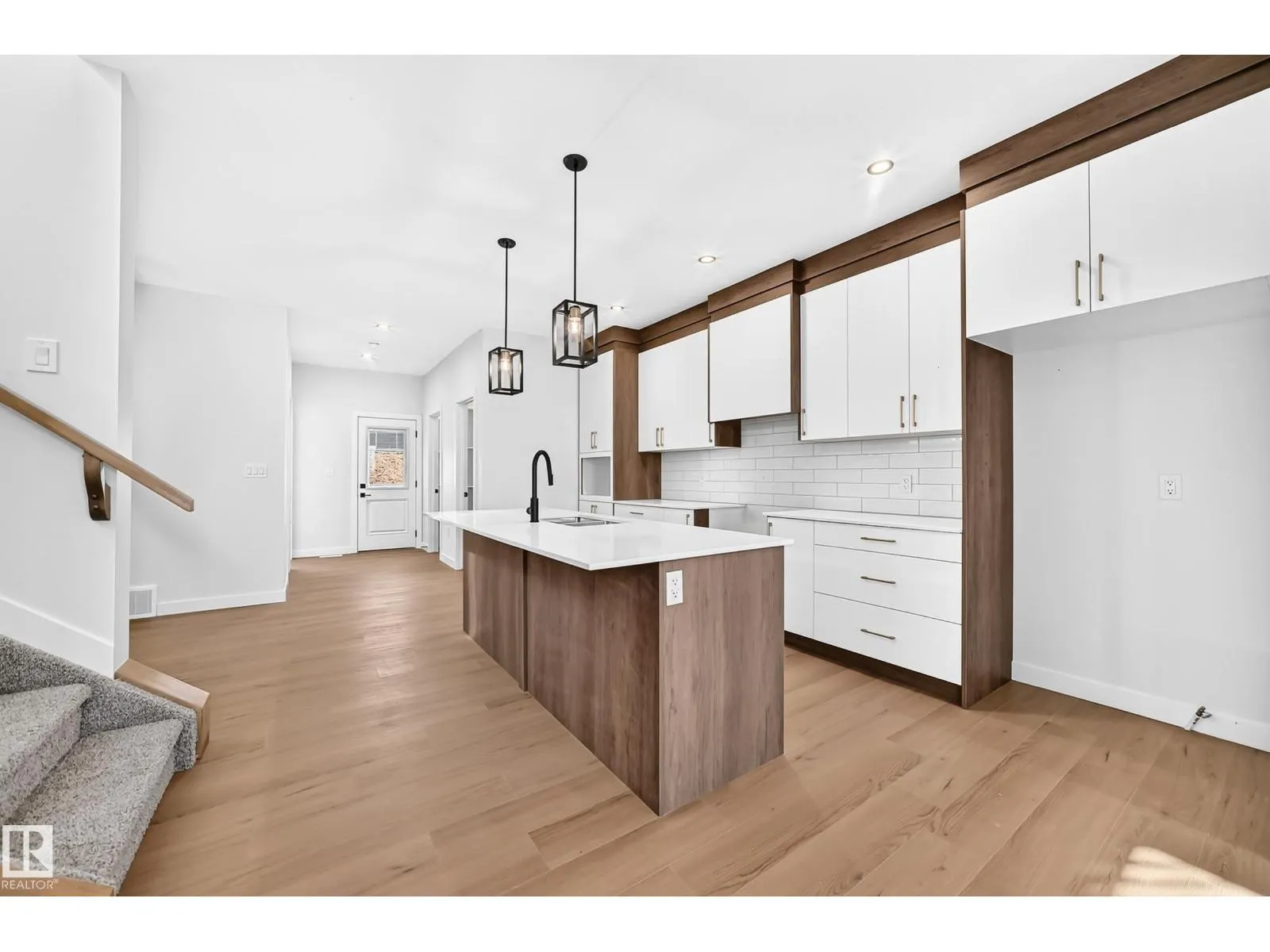 9 TILIA PL