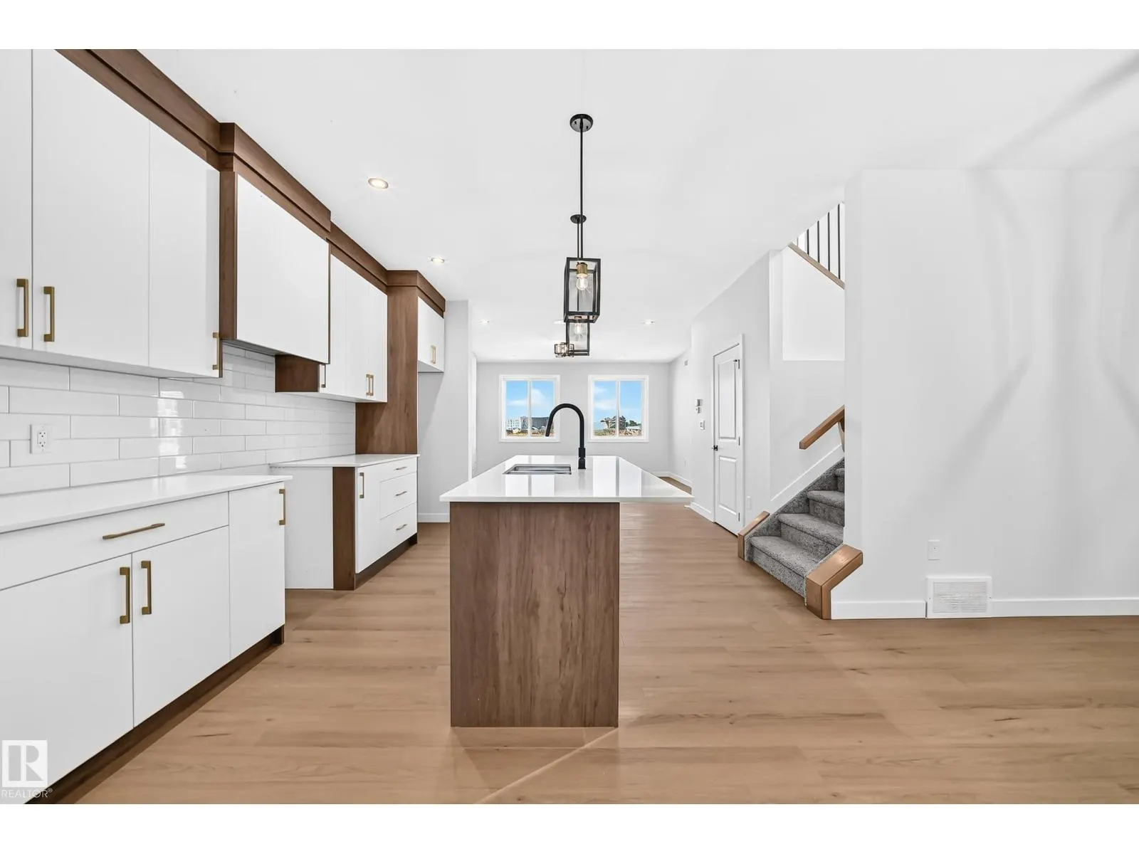9 TILIA PL
