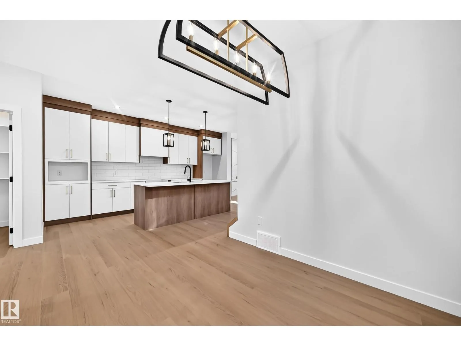 9 TILIA PL