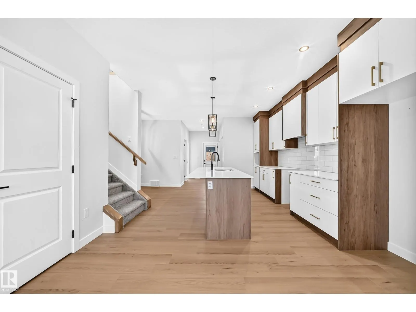 9 TILIA PL