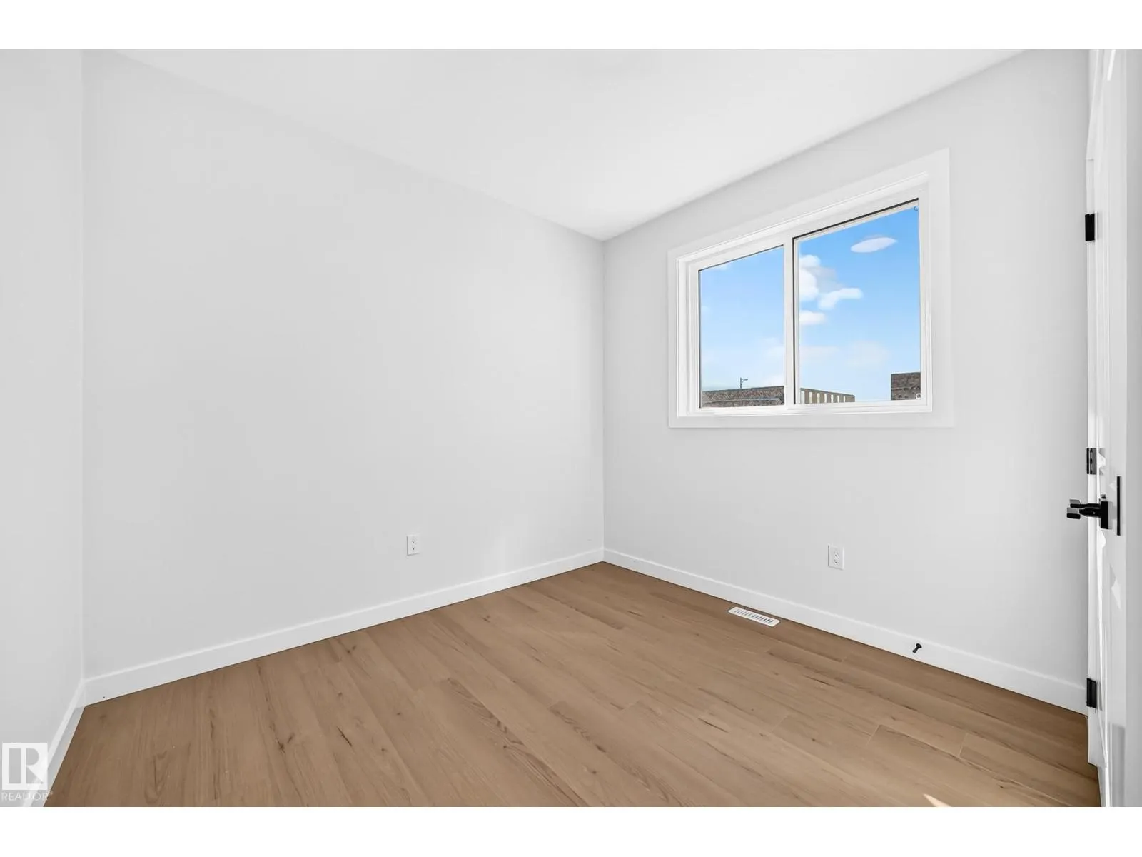 9 TILIA PL