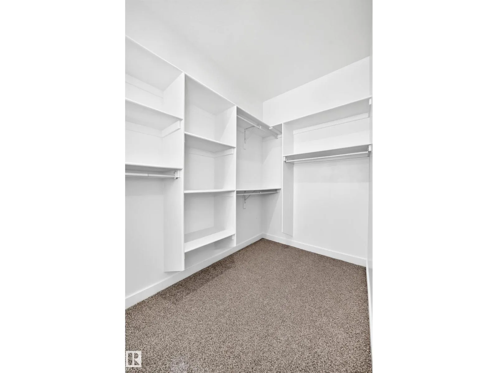 9 TILIA PL