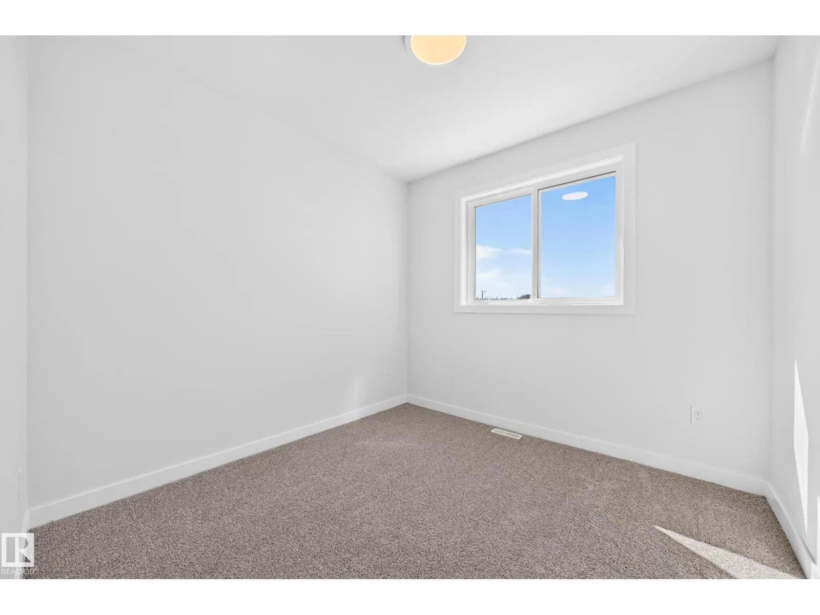 9 TILIA PL