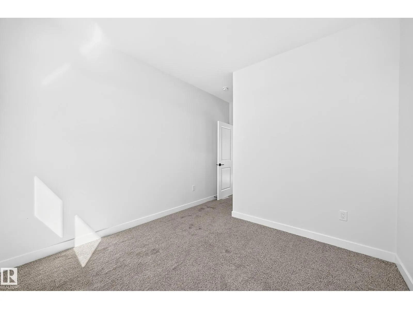 9 TILIA PL