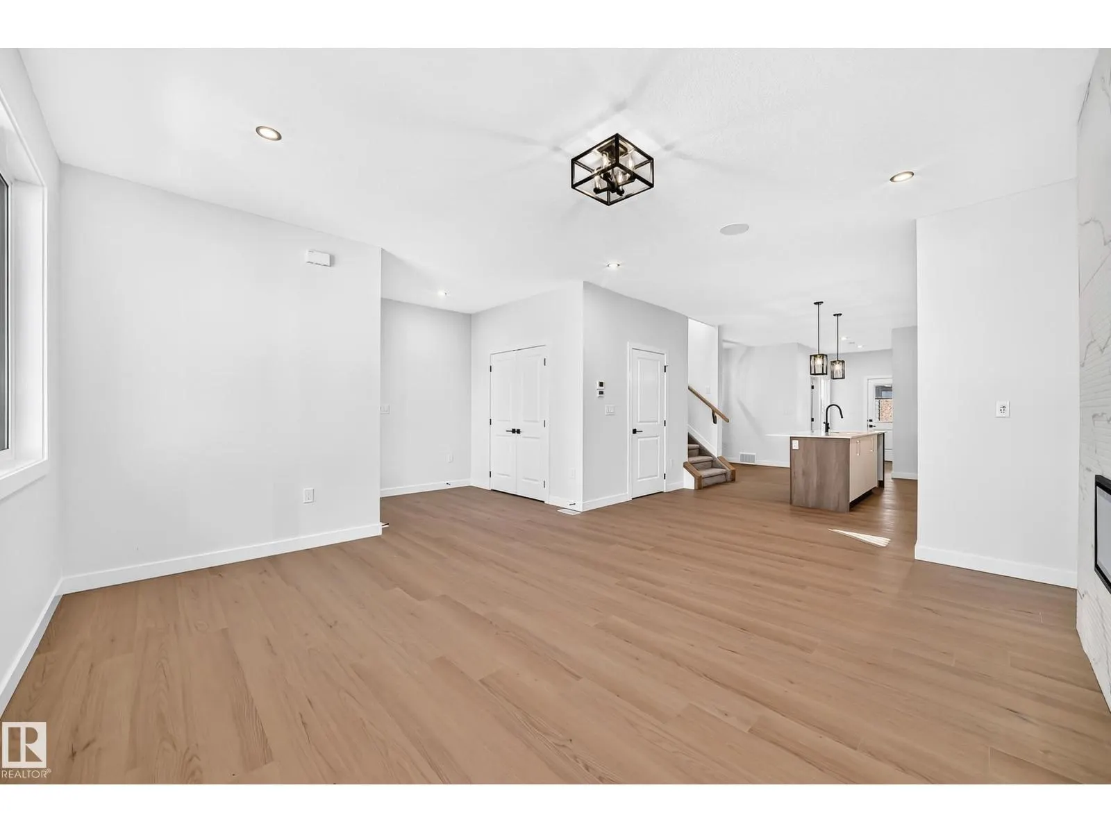 9 TILIA PL