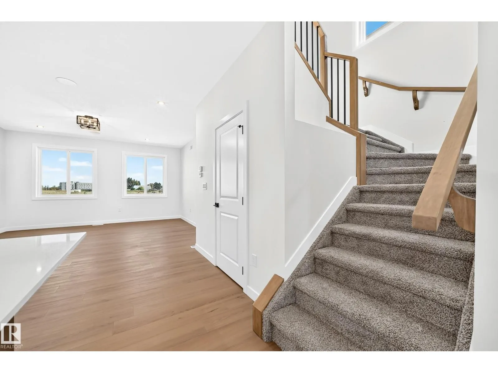 9 TILIA PL