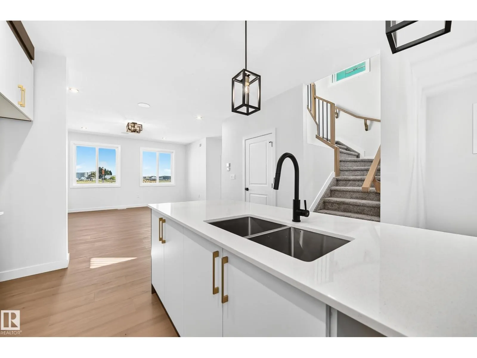 9 TILIA PL