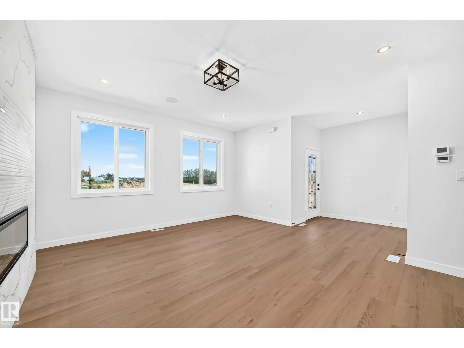 9 TILIA PL