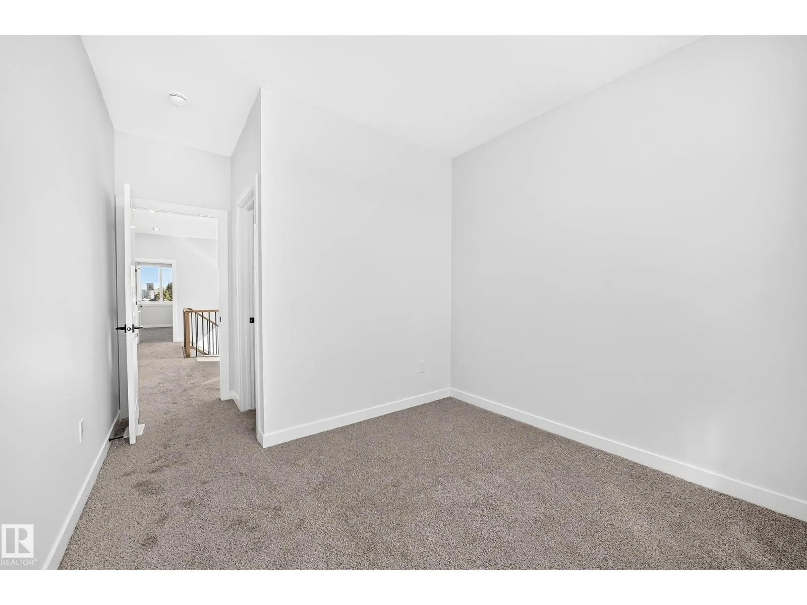 9 TILIA PL