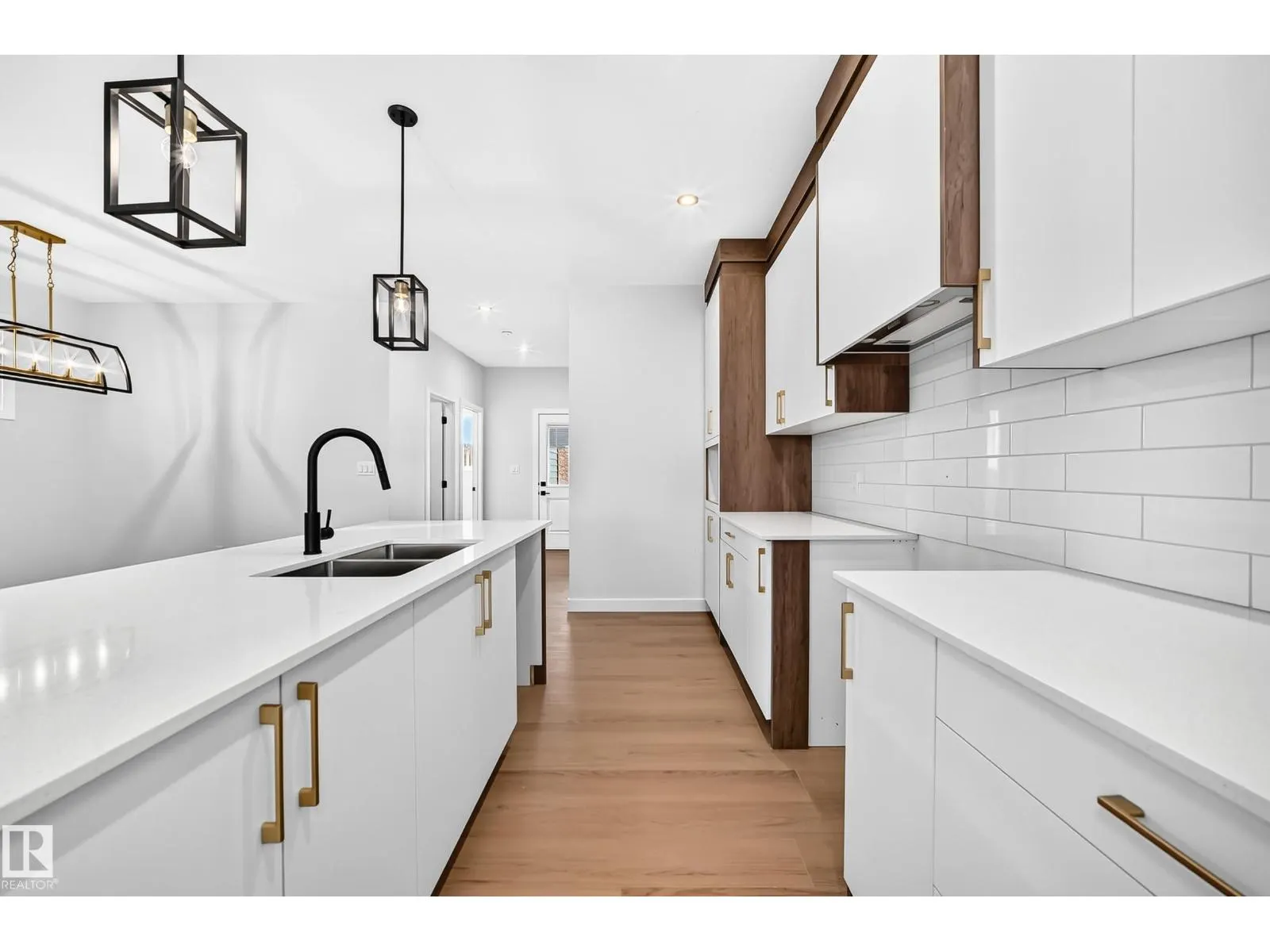 9 TILIA PL