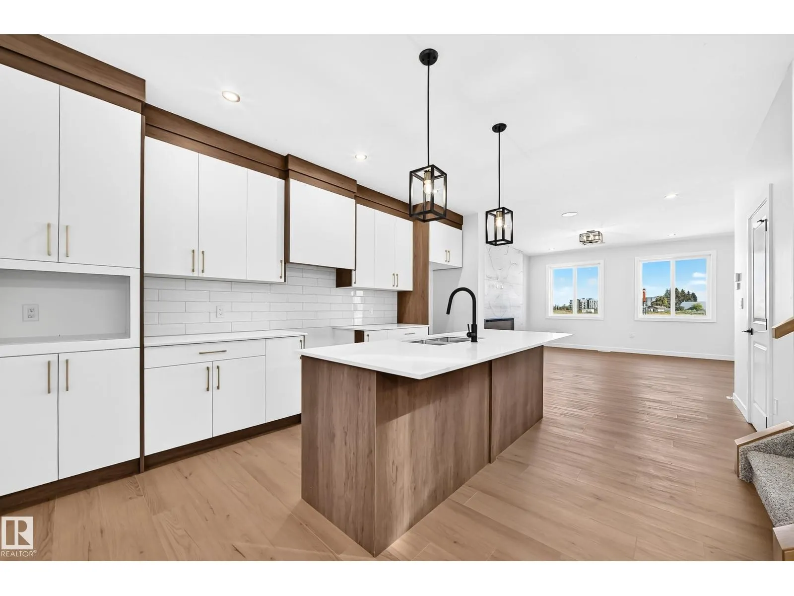 9 TILIA PL