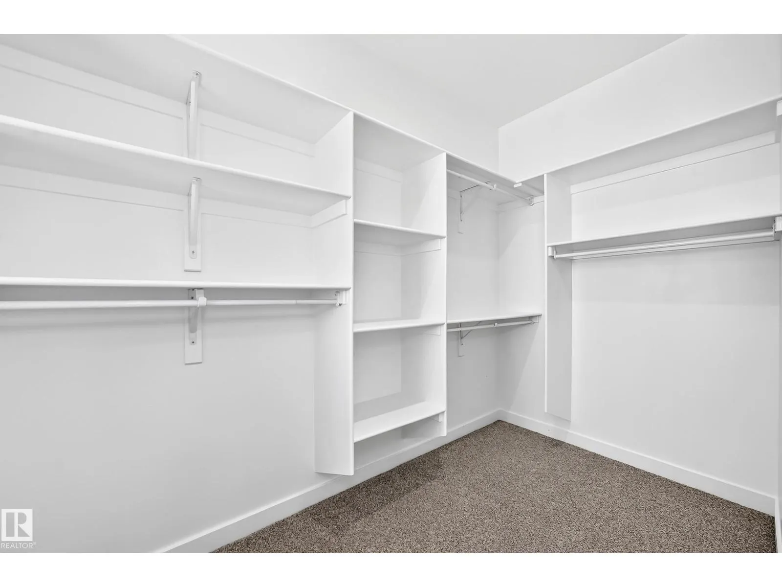 9 TILIA PL