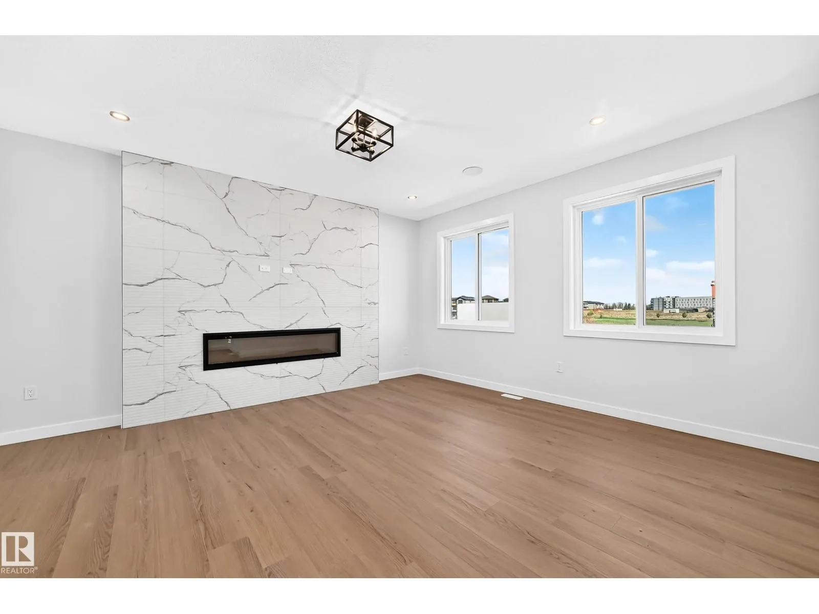 9 TILIA PL