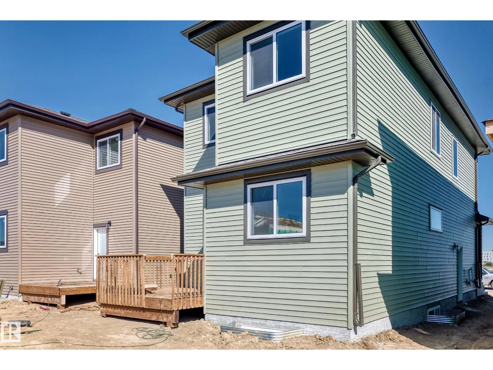9 TILIA PL