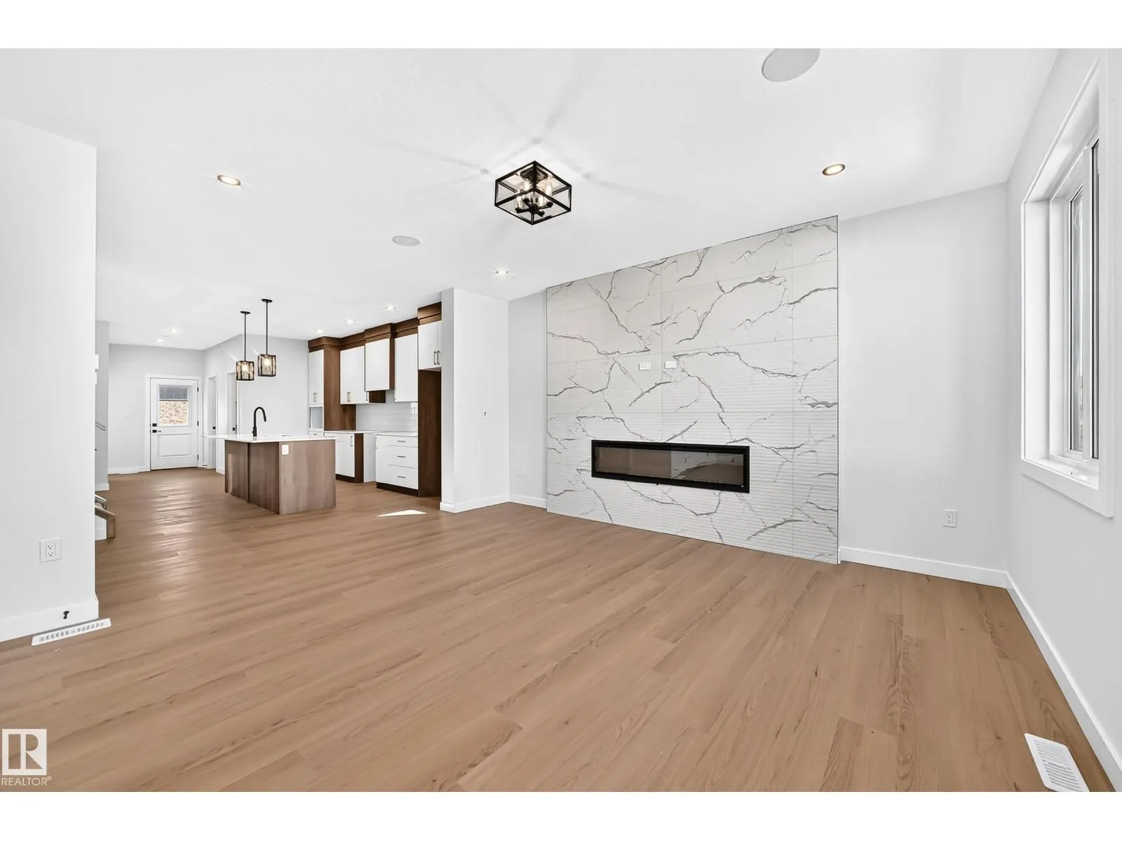 9 TILIA PL