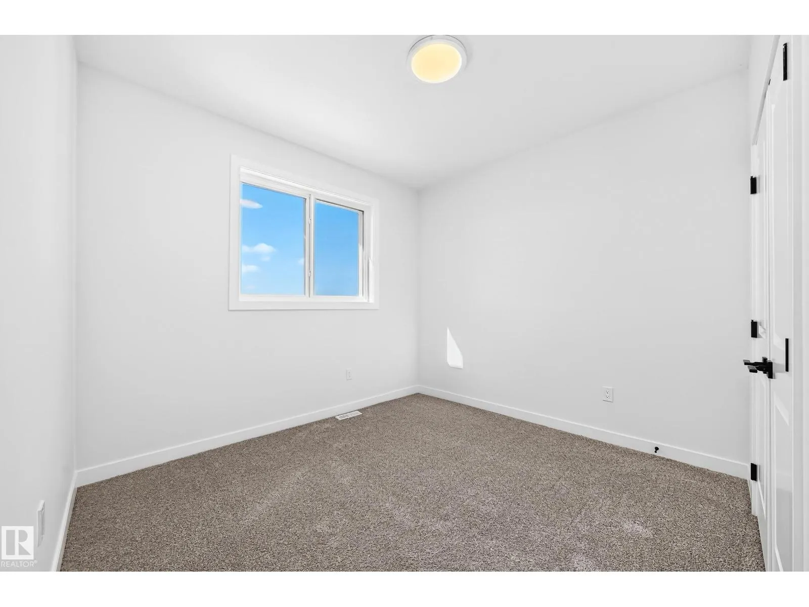 9 TILIA PL