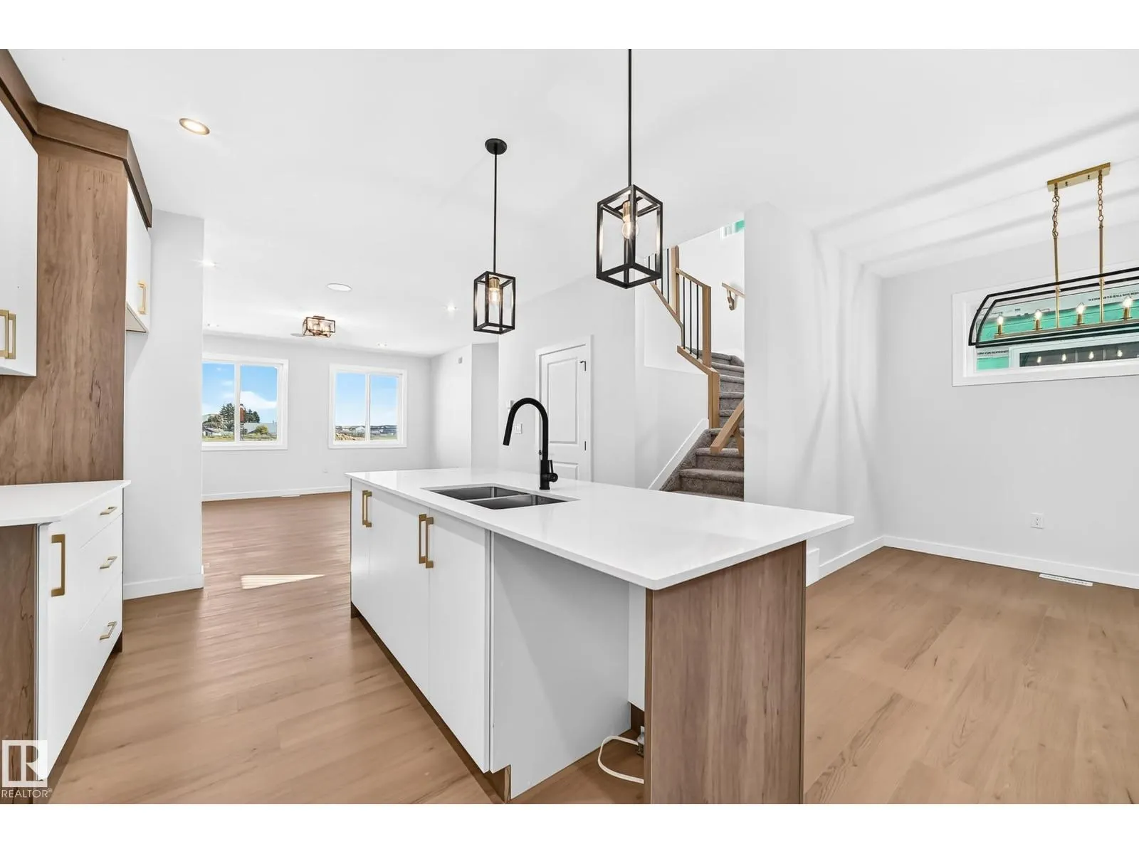 9 TILIA PL