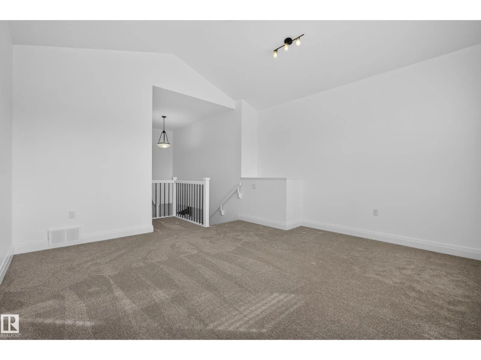 1023 SOUTH CREEK WD