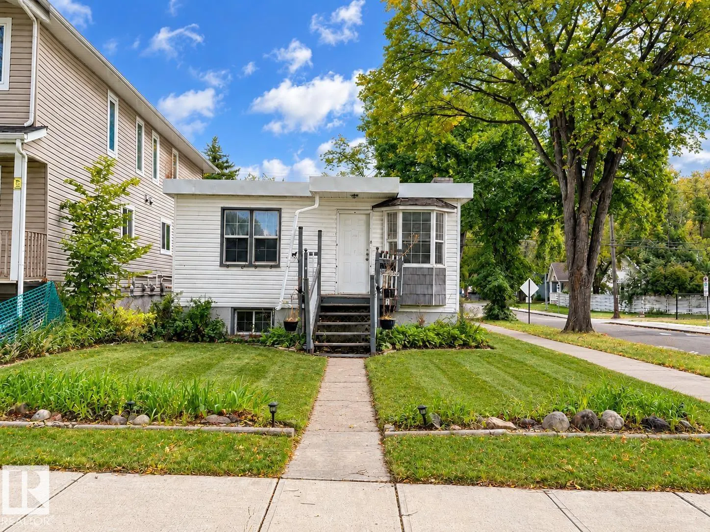 11901 63 ST NW