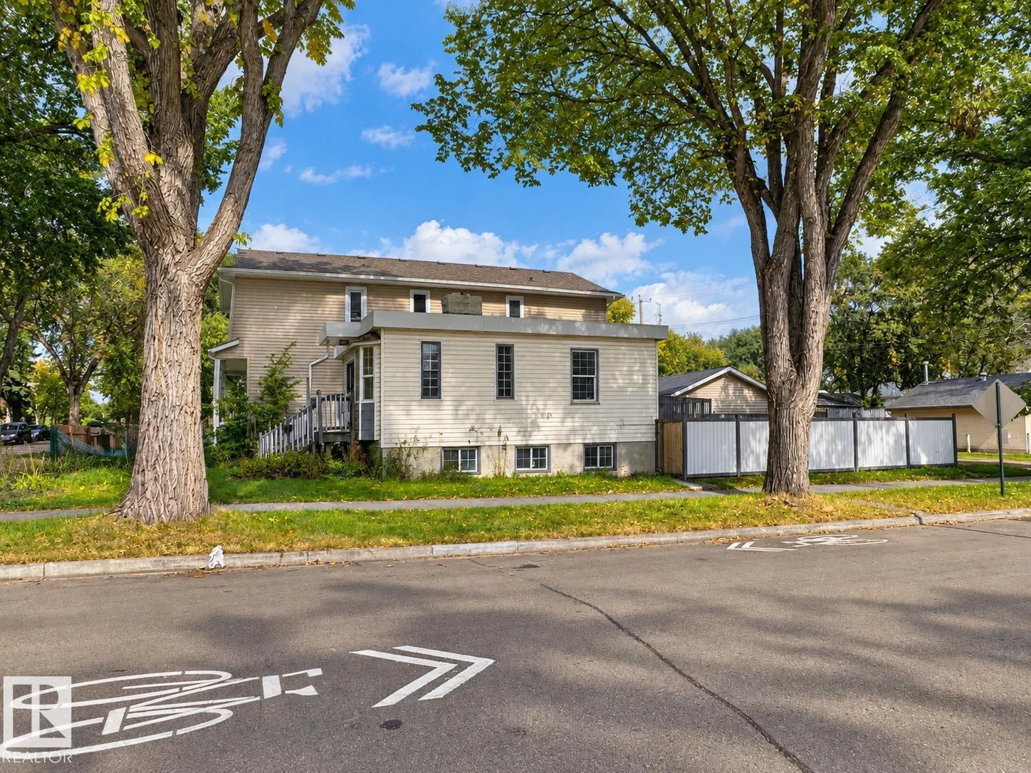 11901 63 ST NW