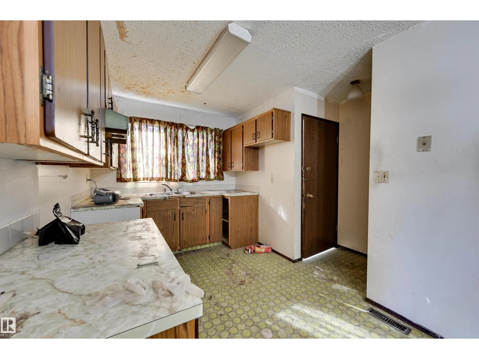 3813 134 AV NW