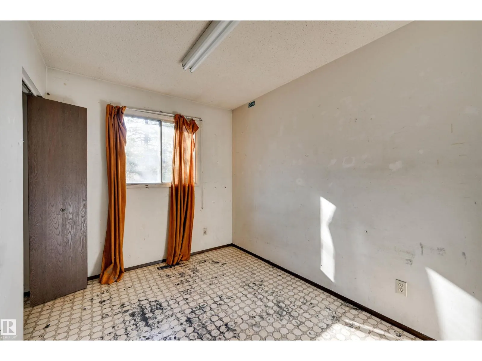 3813 134 AV NW