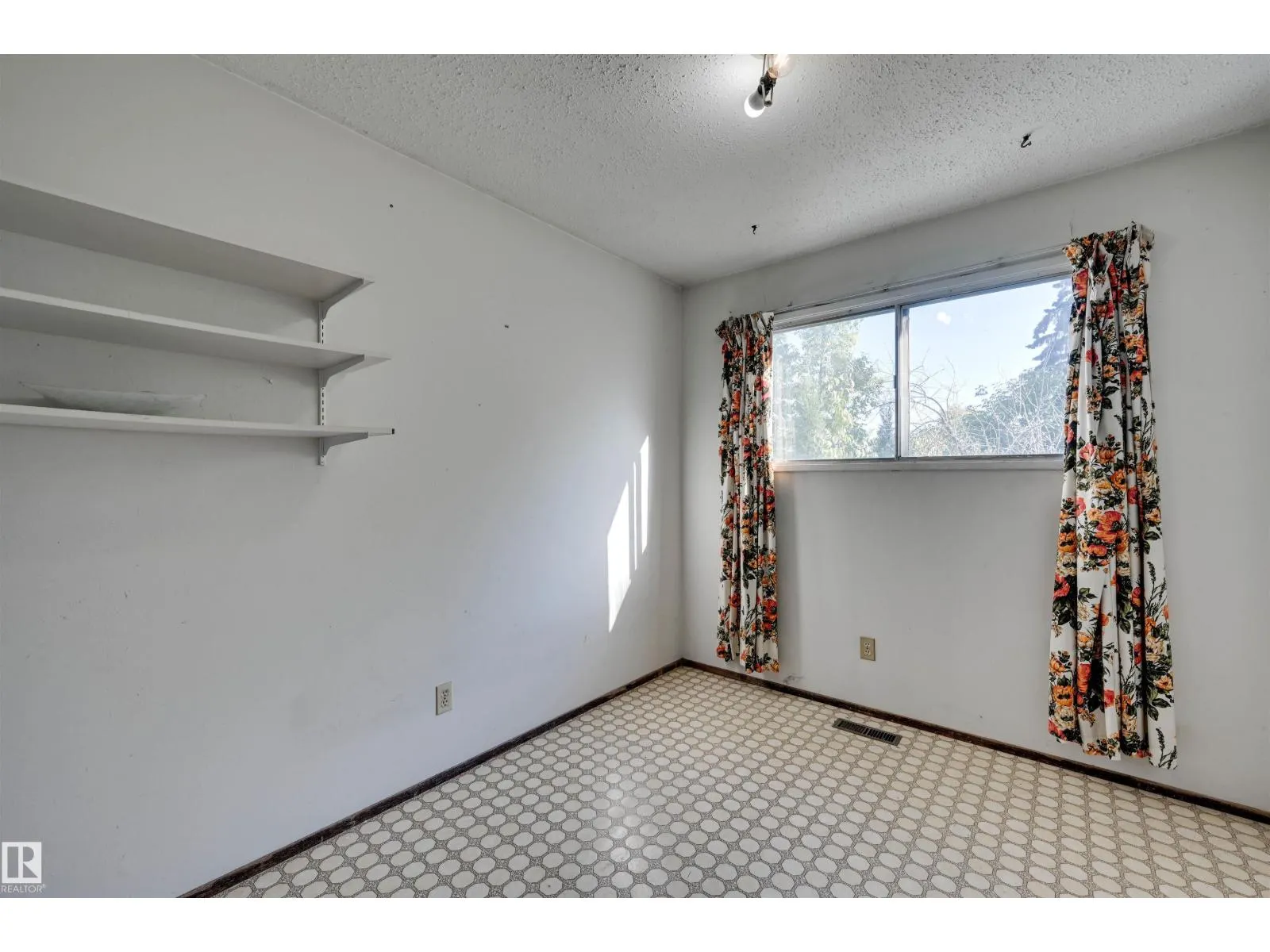 3813 134 AV NW