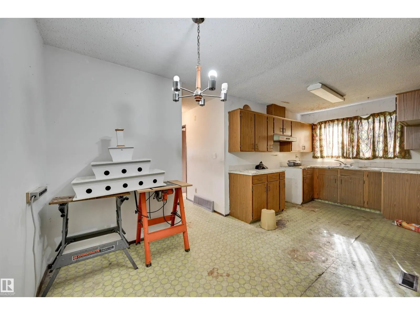 3813 134 AV NW