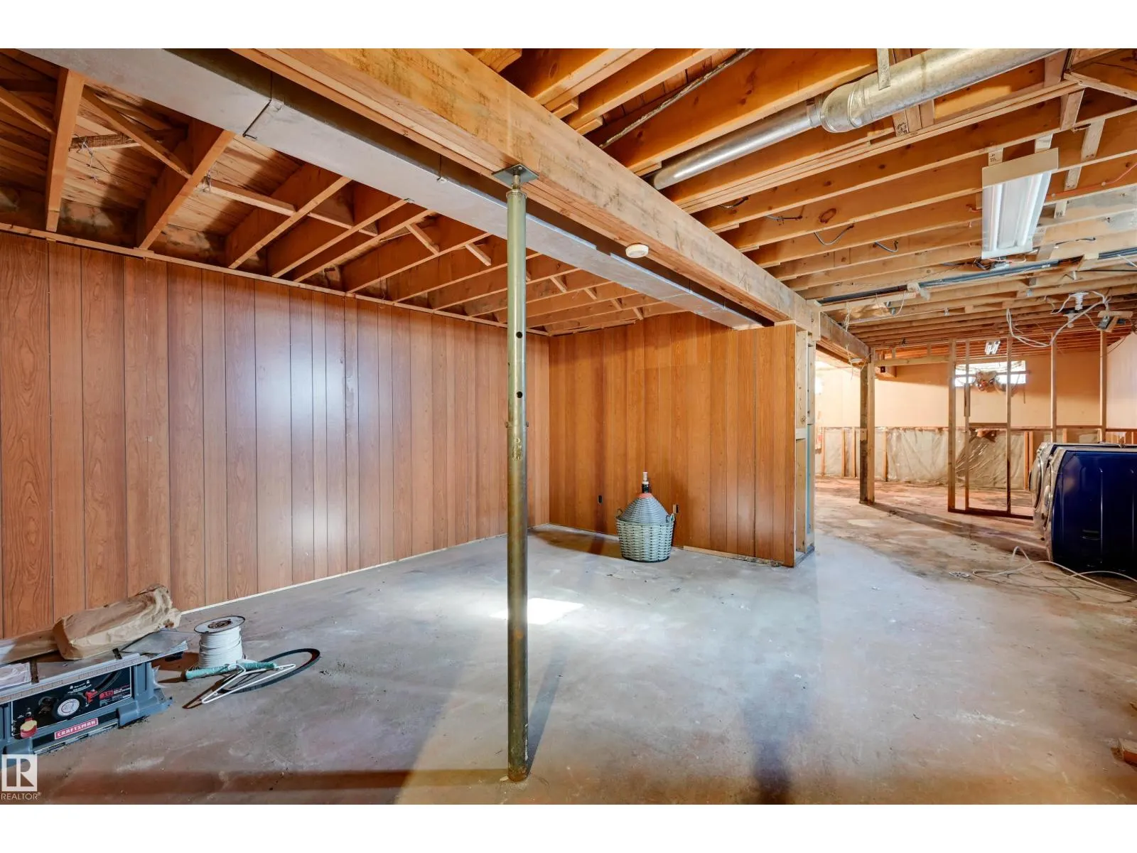 3813 134 AV NW