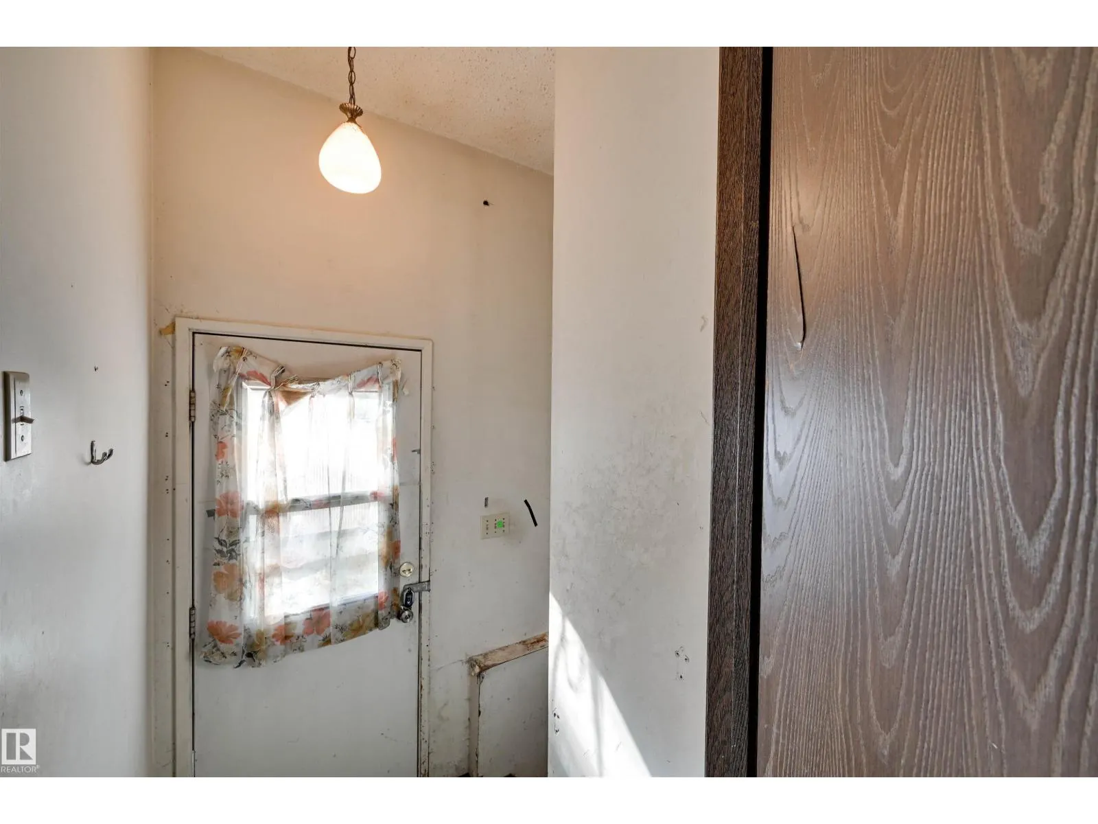3813 134 AV NW