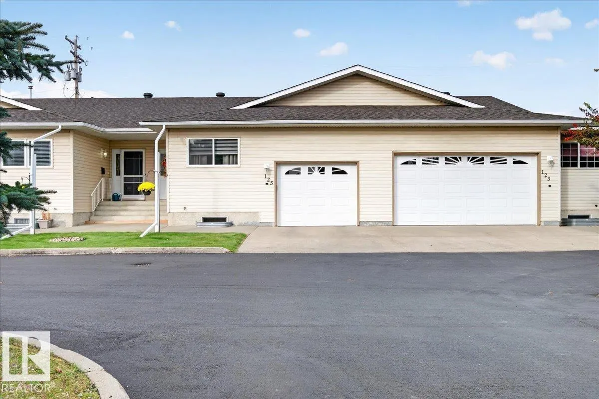 #125 4610 50 Ave