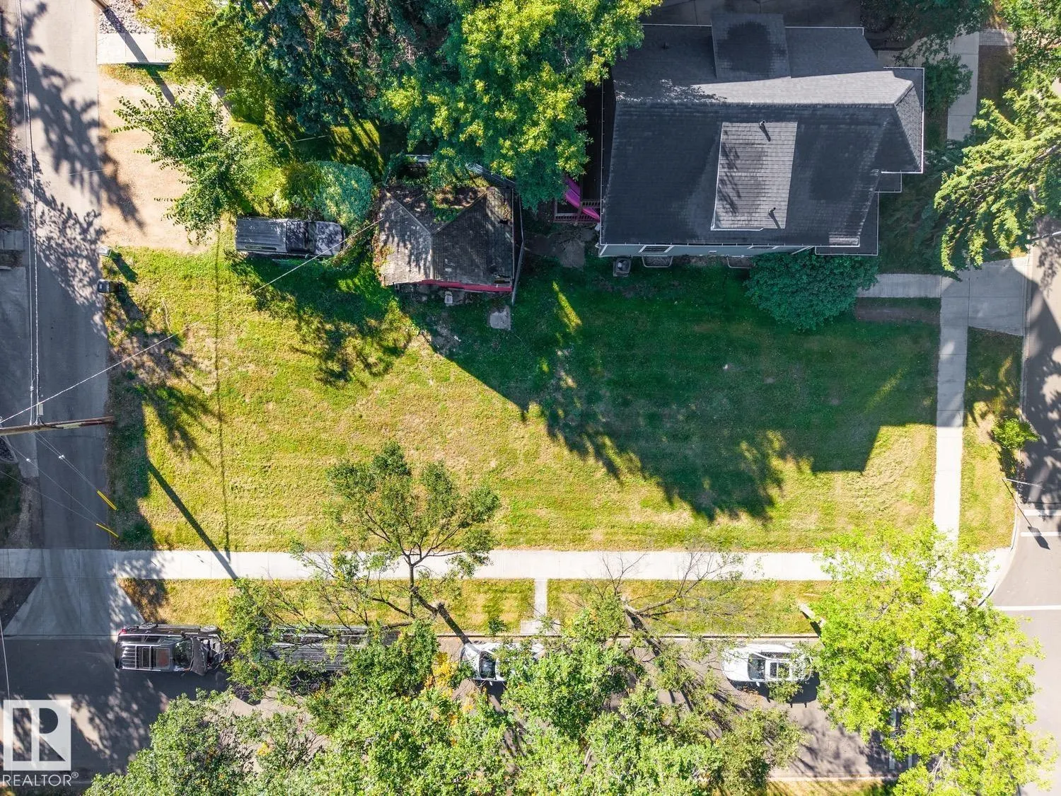 8925 100 ST NW