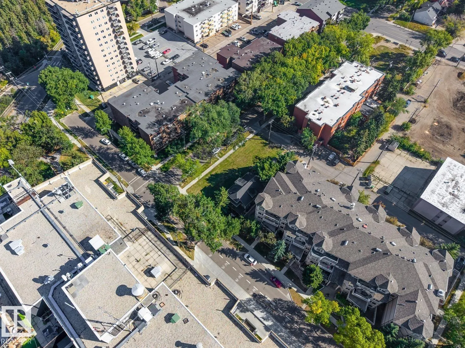 8925 100 ST NW